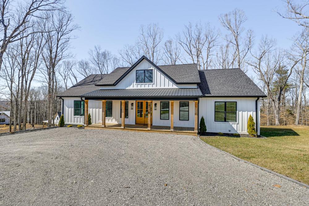 Nolin Lake Views Spacious Home in Clarkson!